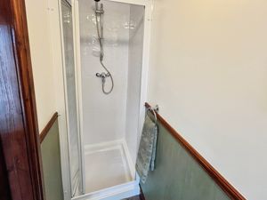 Shower room- click for photo gallery